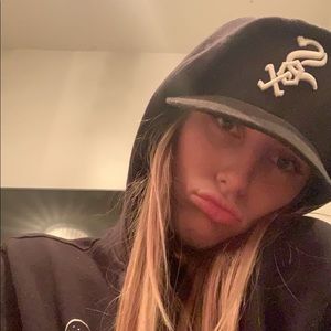 Meet your Posher, Avery